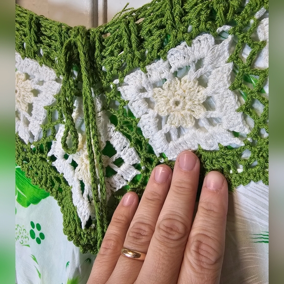Green Floral Top with Crochet Detail - Picture 2 of 3